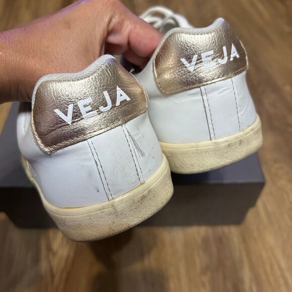 VEJA white gold walking casual lace up low top shoes sneakers women's 10 - Picture 6 of 8